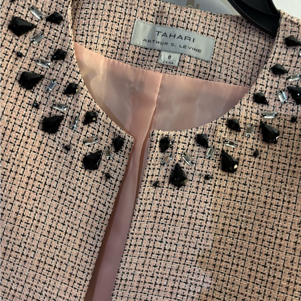 Tahari Arthur S. Levine Pink Tweed Jacket with Embellished Collar Sz 8 - Picture 8 of 11